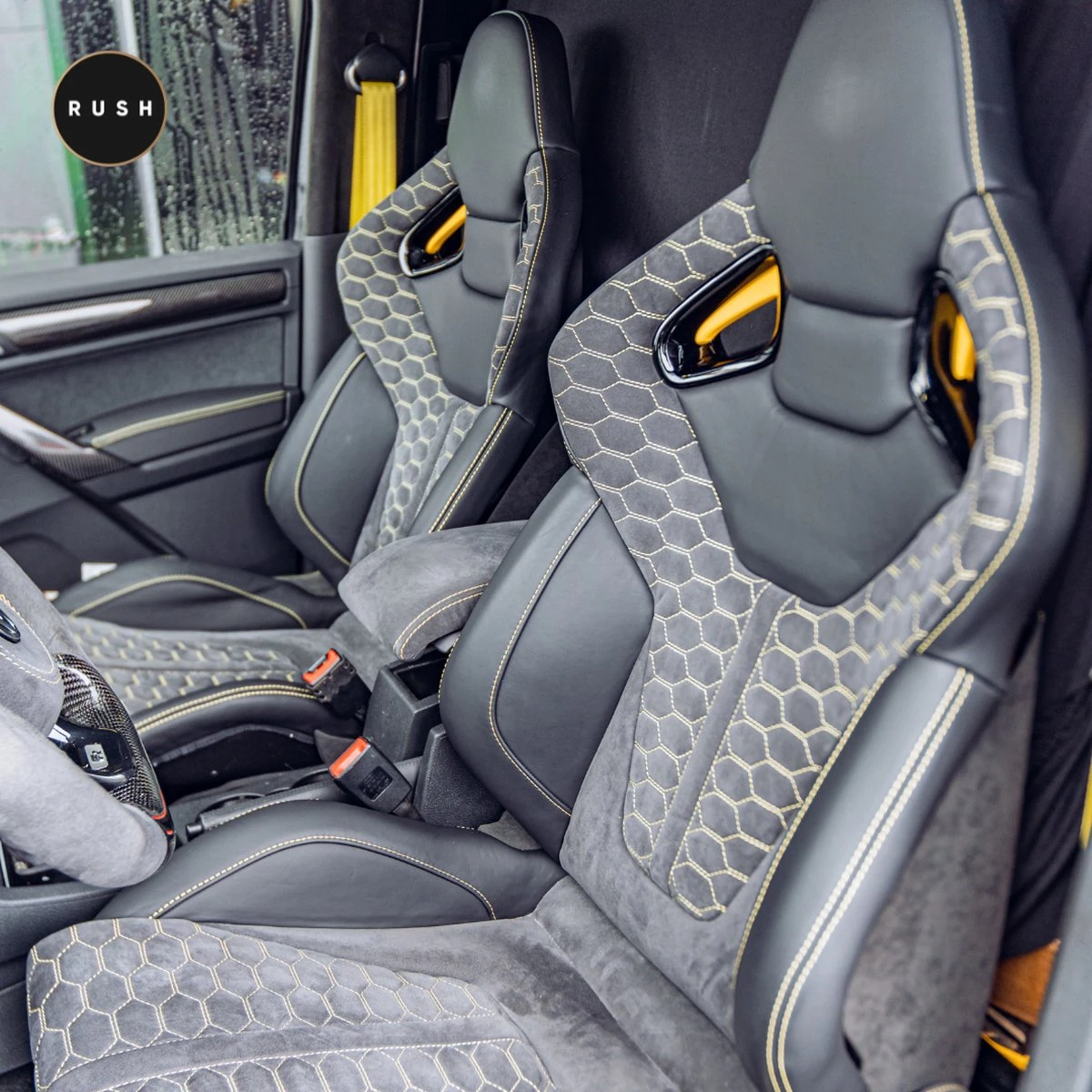 RUSH Interieur Reiniger - Bekleding Reiniger - Auto Wassen - Schoonmaken - Auto Accessories - Interior Care 300ml 6 RUSH Interieur Reiniger - Bekleding Reiniger - Auto Wassen - Schoonmaken - Auto Accessories - Interior Care 300ml - Afbeelding 6