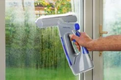 Swiss Pro+ Ruitenreiniger 3 In 1 WV 2 Blue Edition Window Vac - Ca. 120 M² - Waterzuiger - Incl. Smalle Zuigmond - Oplaadbaar - Raamwisser - Streeploos - Clicksystem - 2 Microvezeldoekjes - Met Sprayfunctie - Low Noise - Hepafilter -Schoonmaakproducten 1200x799 1