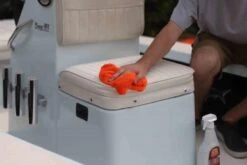 303® Multi-Surface Cleaner - 946 Ml | Veilig Voor Alle Soorten Bekleding En Vinyl. Vlekken Verdwijnen Binnen Enkele Minuten En Verkleurde Oppervlakken Komen Weer Tot Leven. -Schoonmaakproducten 1200x800 5