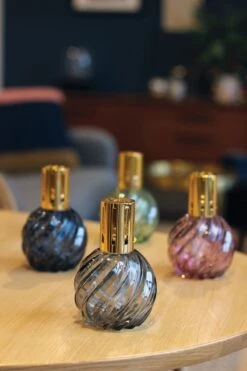 Ashleigh & Burwood Lampenolie Geurolie - Freesia & Orchid 250 Ml -Schoonmaakproducten 800x1200 6